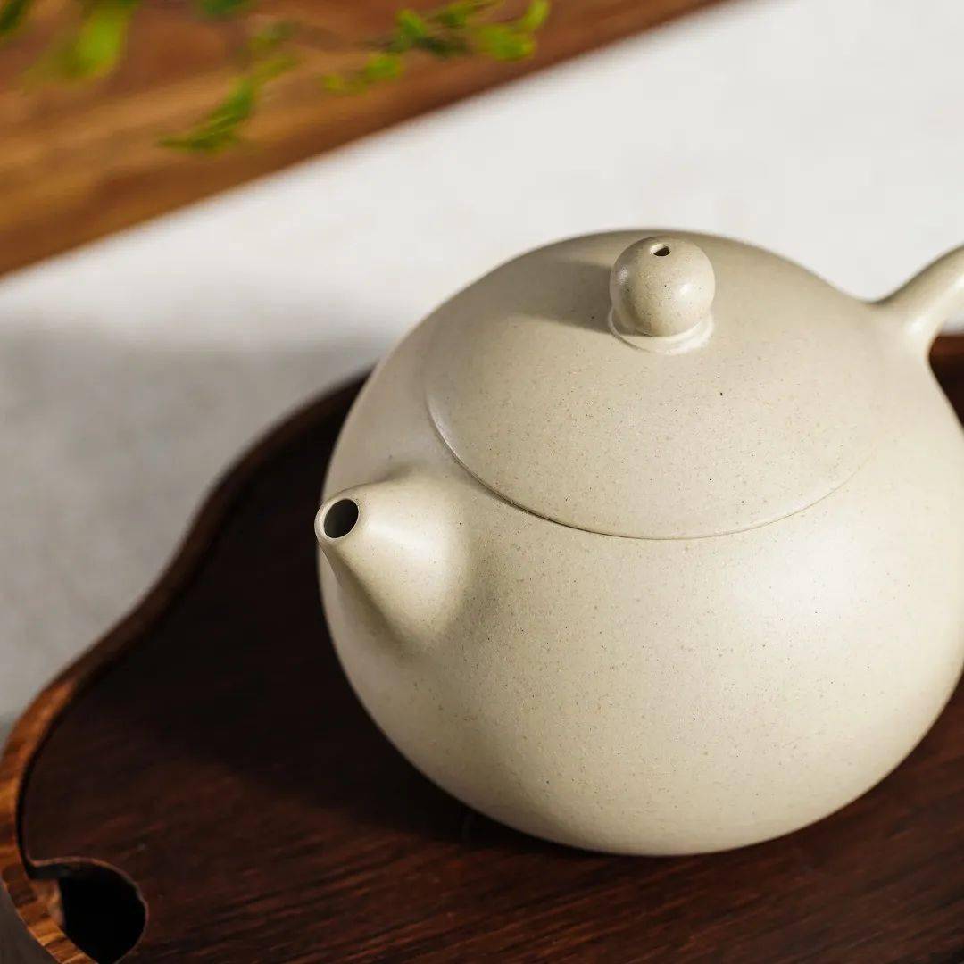 说的自然是『紫砂壶鼻祖』供春壶,『紫砂壶美人』西施壶,和『紫砂壶