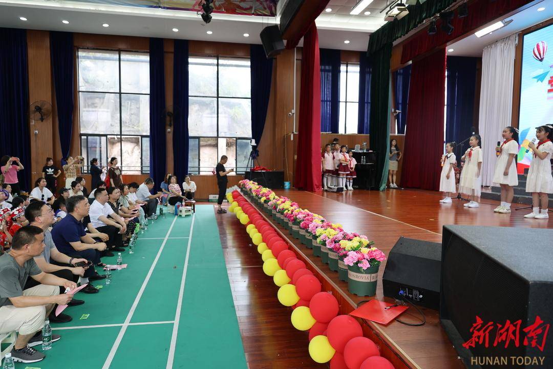 龙婷)6月1日,在六一国际儿童节到来之际,县委书记毛运鸿来到礼雅