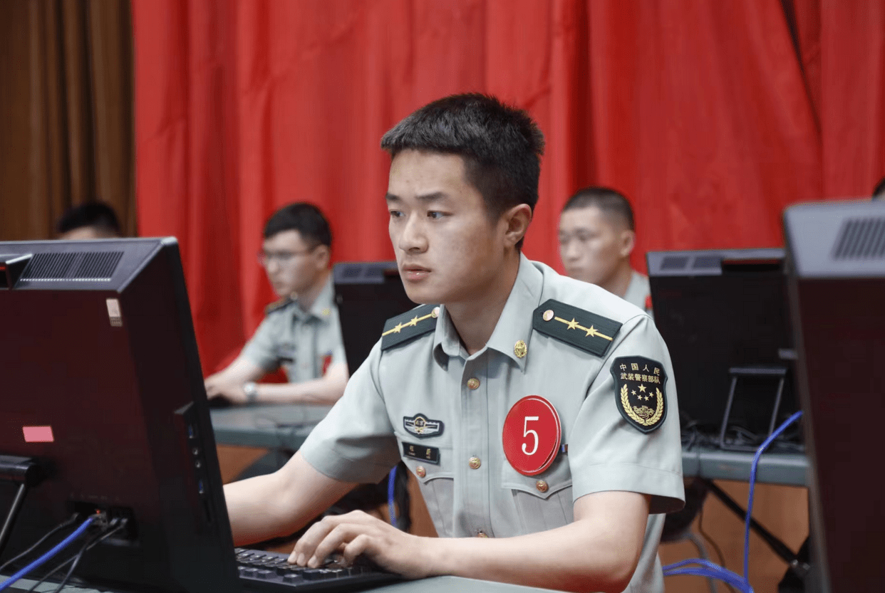 政治教员三尺讲台上"比武"_教育_基层_思想