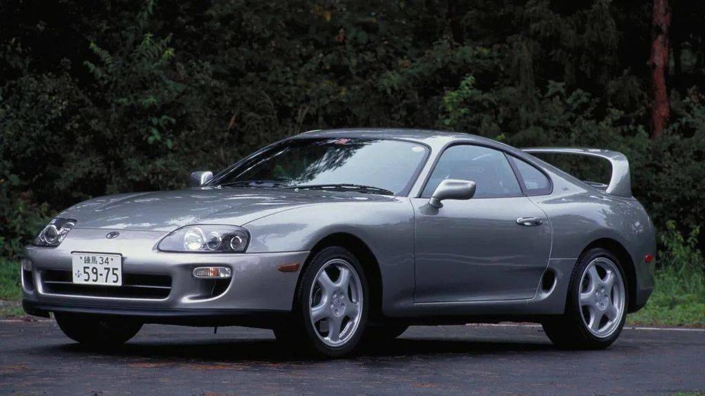 1993年第四代supra(a80)在底特律车展上发布,定位是一辆入门级的gt