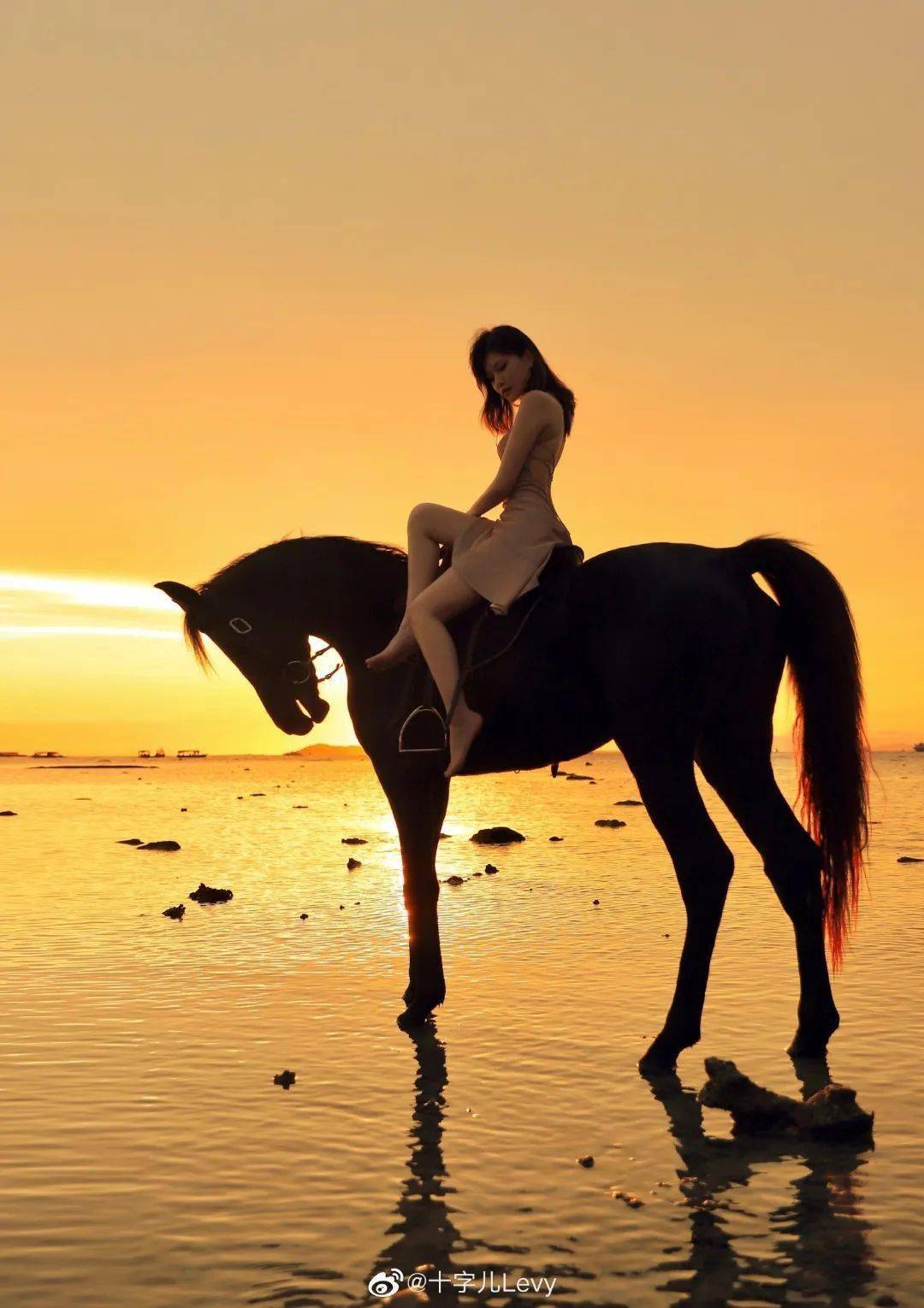 人像摄影:骑马的少女