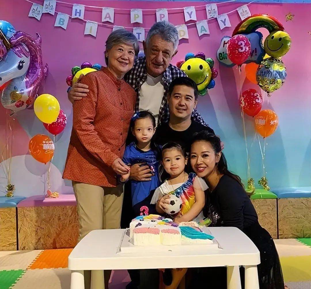 超13位tvb戏骨现身引回忆杀,苗侨伟夫妇显年轻_生育_生活_女儿