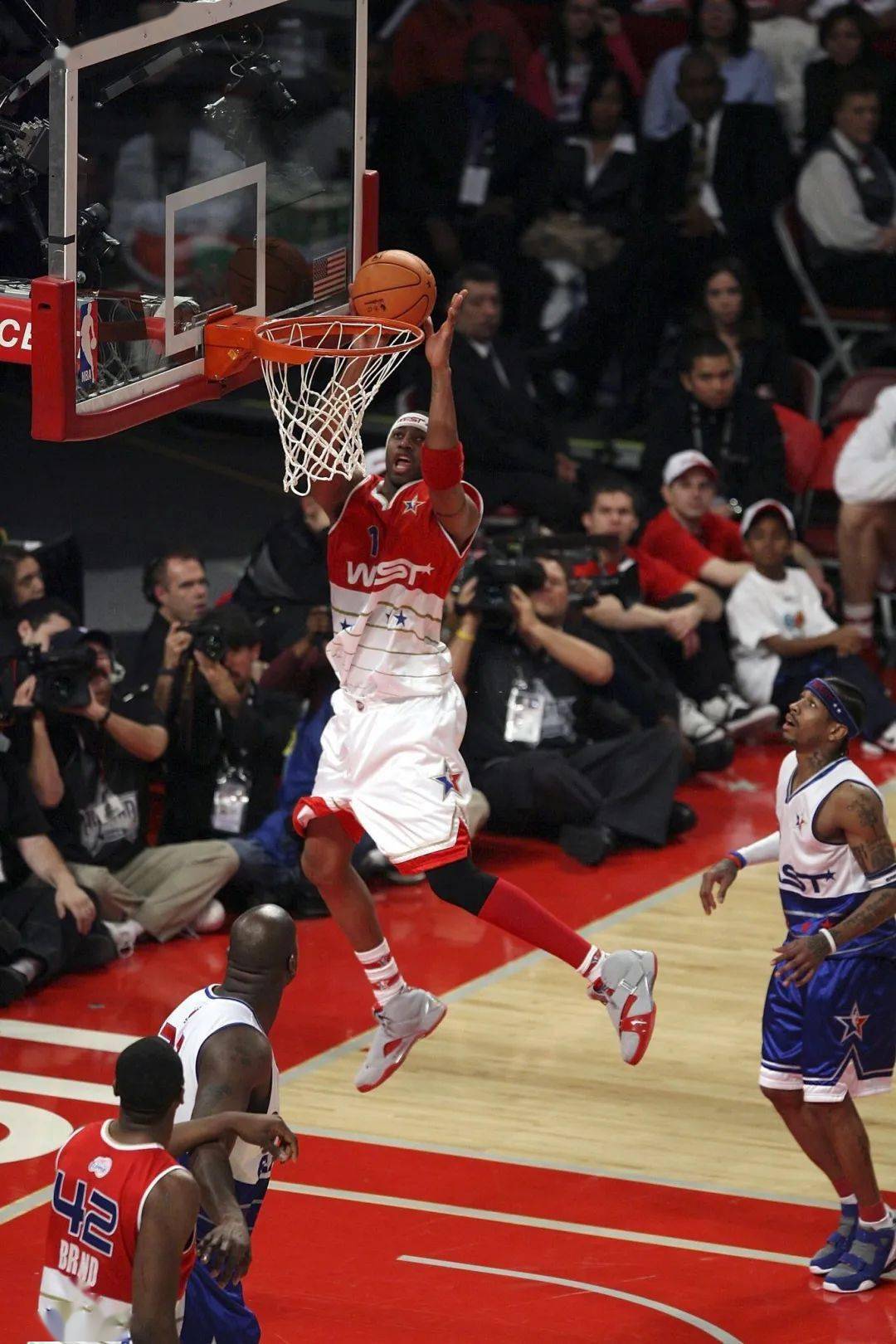 从元年到每一次复刻,我都会至少入手一双t-mac5,在我看来,它们的存在