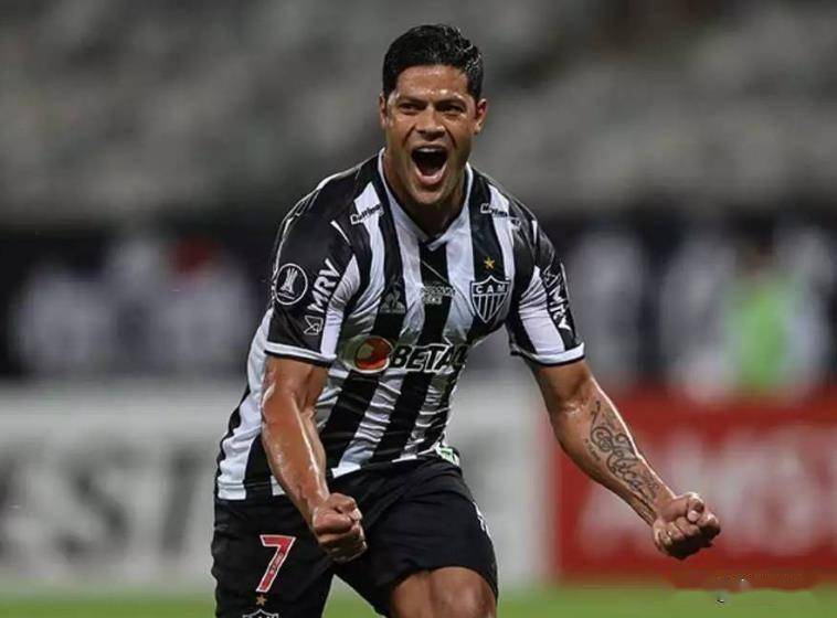 胡尔克中圈任意球重炮轰门:狂奔庆祝,对方6人看懵_克鲁塞罗_比赛_米内