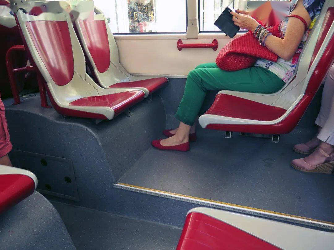 【热搜】别人坐热的凳子不能马上坐?专家解释→_传播_皮肤_疾病