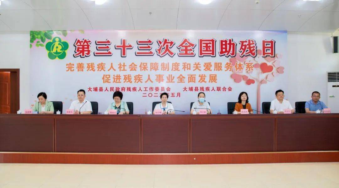 县人大常委会主任张红梅,副主任邓立新,副县长饶凌云等出席活动