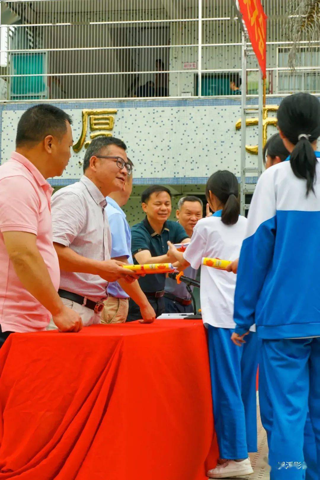 兴宁罗浮中学2023年上期中段邹雄华奖学金颁奖大会_同志_同学_年级