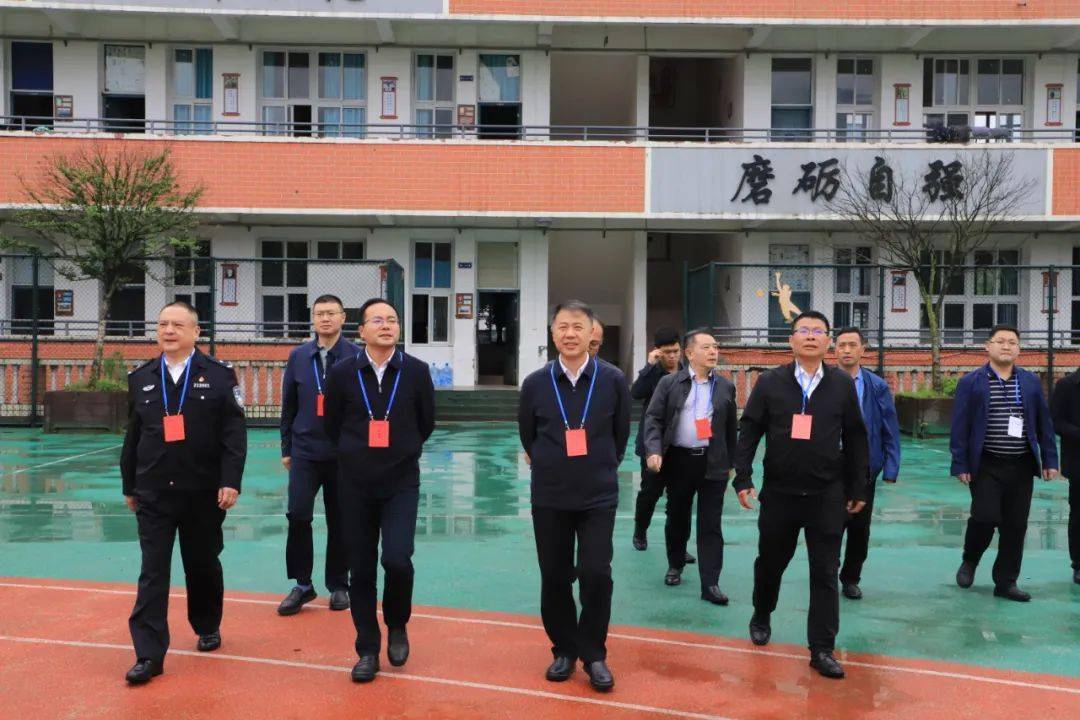 张继军带队到城口中学高考考点巡考时强调 精心做好高考组织保障各项