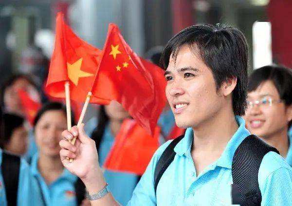 好沉迷,越南年轻人的手机,里面都是"华流"_中国_小说_电视