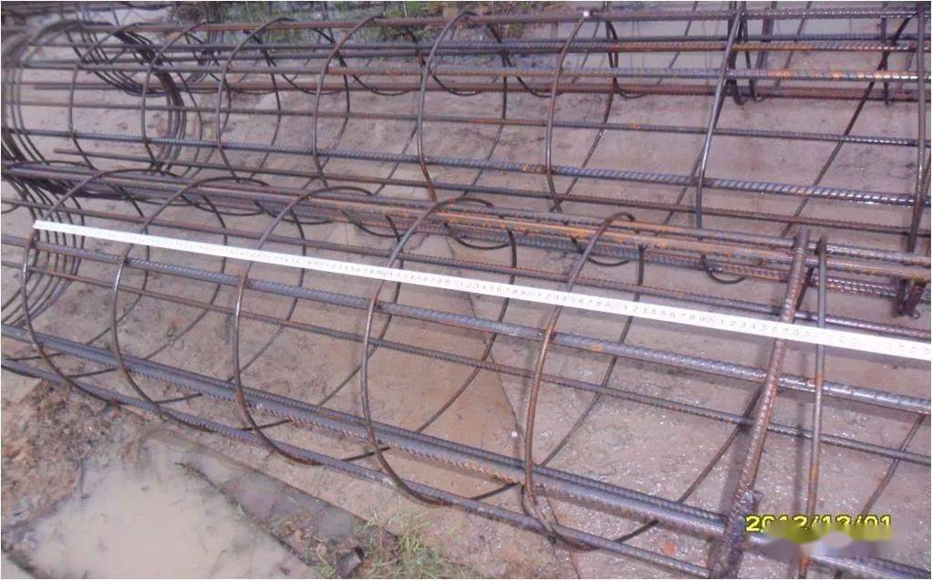 6,钢筋骨架垂直度1%,吊线尺量检查.