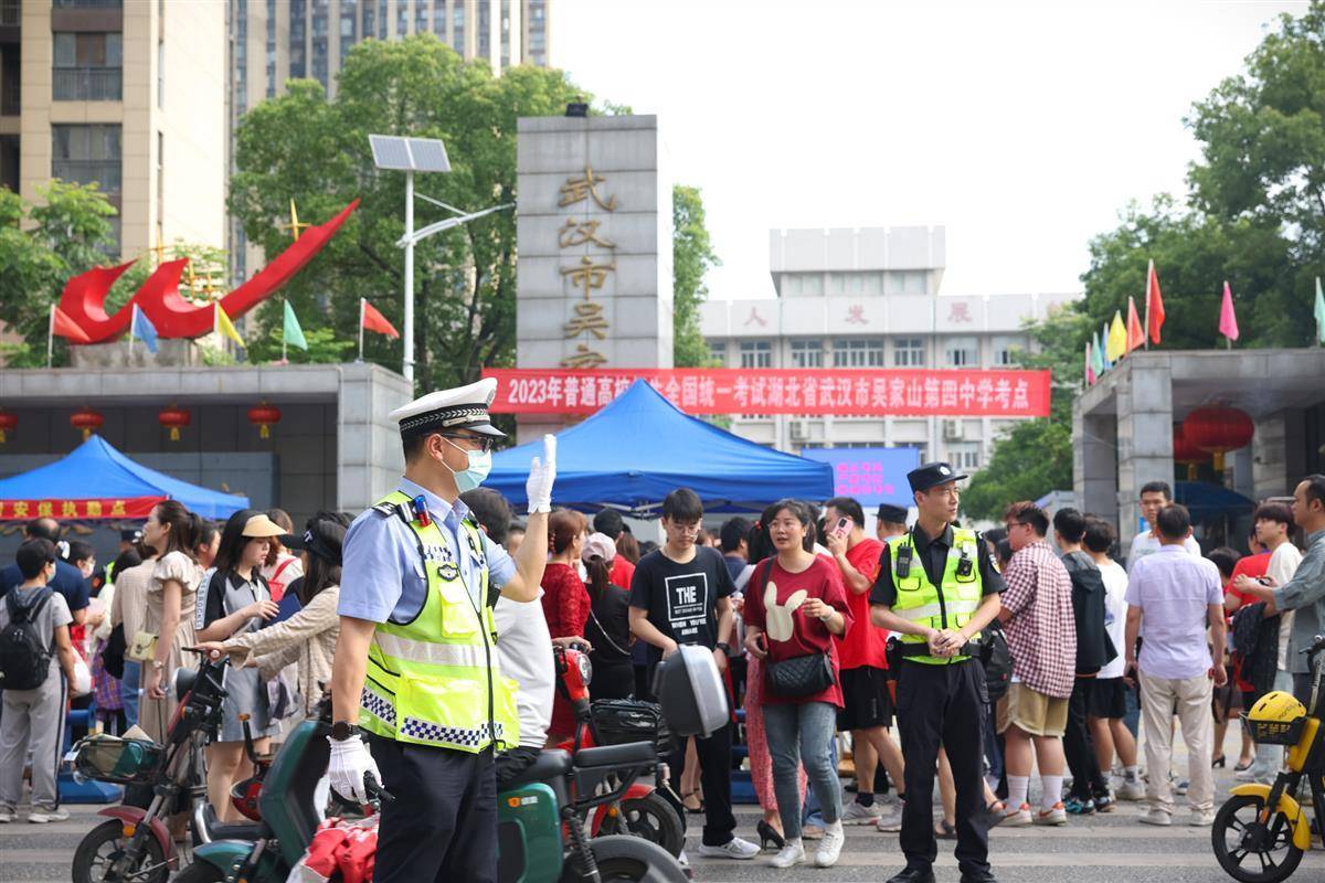 “警”随高考,武汉东西湖公安全力为学子护航_考生_考点_周边