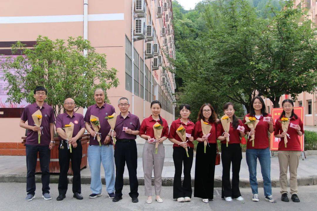 我用暖心陪伴 送你繁花盛开——陕西省柞水中学高三教师暖心送考