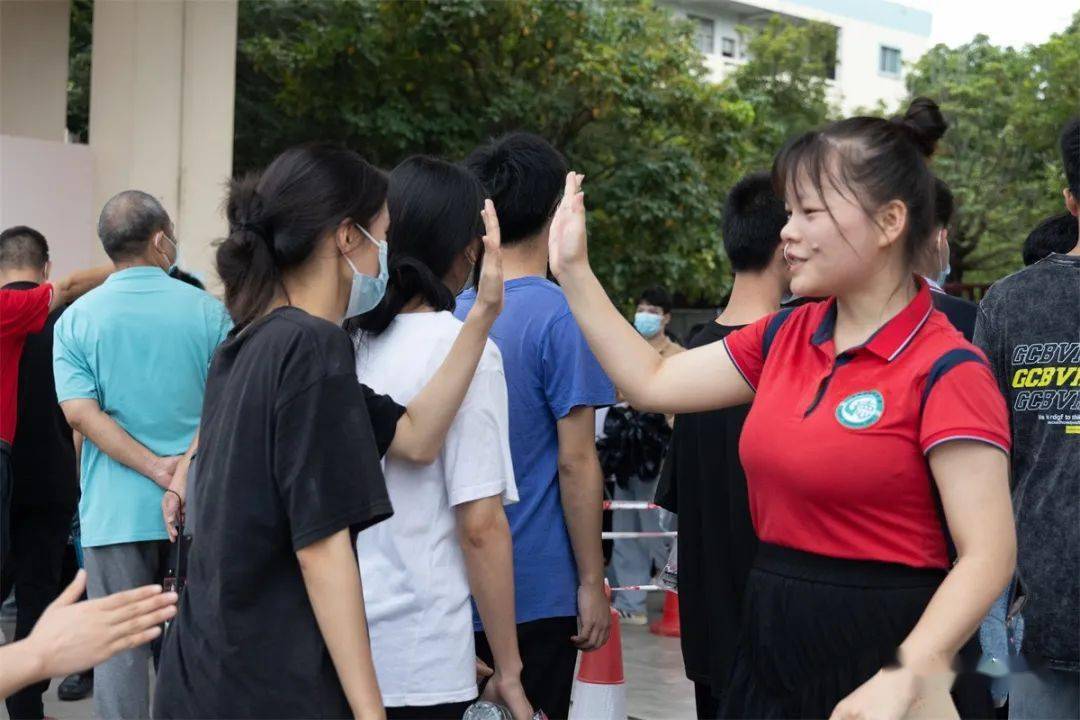 直击2023年浦北高考首日:浦北县6199名高考考生奔赴战场_考点_学子