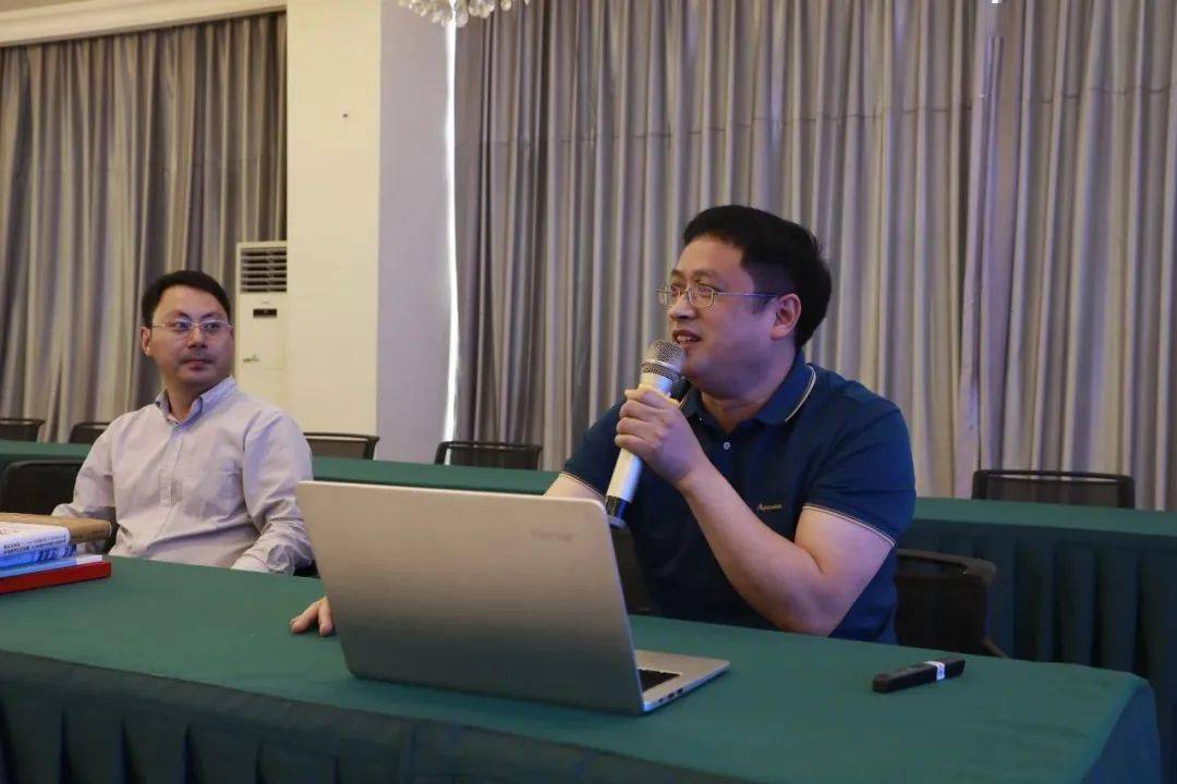 座谈会上,雷博就铁骑力士发展历程为大家做了介绍