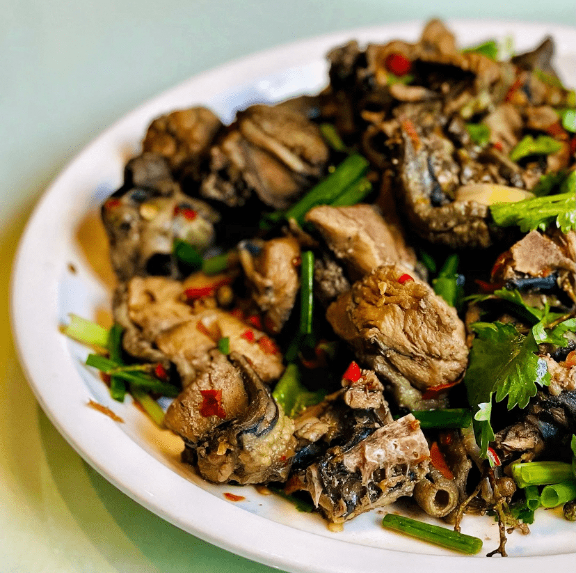 坨坨鸡是原汁原味的彝家美食,流行于攀枝花米易,盐边等地的一款鸡肴