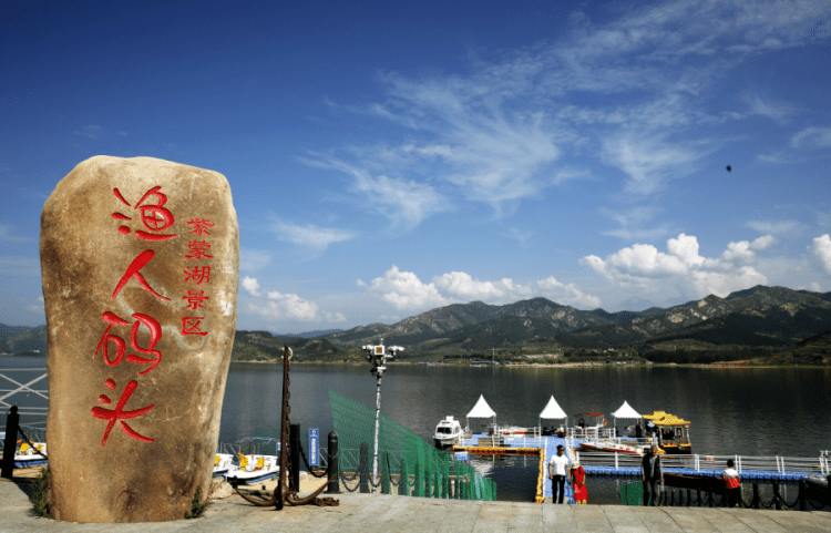 紫蒙湖的太阳岛风景区图片