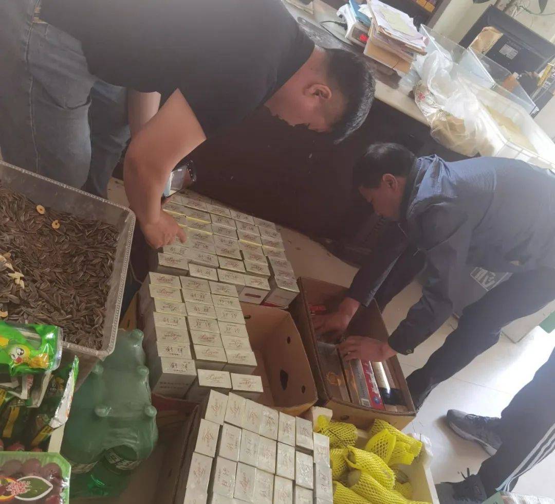 网购香烟超市售卖!严查!_李某某_松山区_曹某某