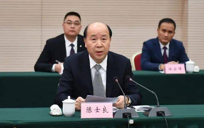 36岁接棒,出任千亿化工巨头桐昆集团董事长_陈蕾_企业_涤纶