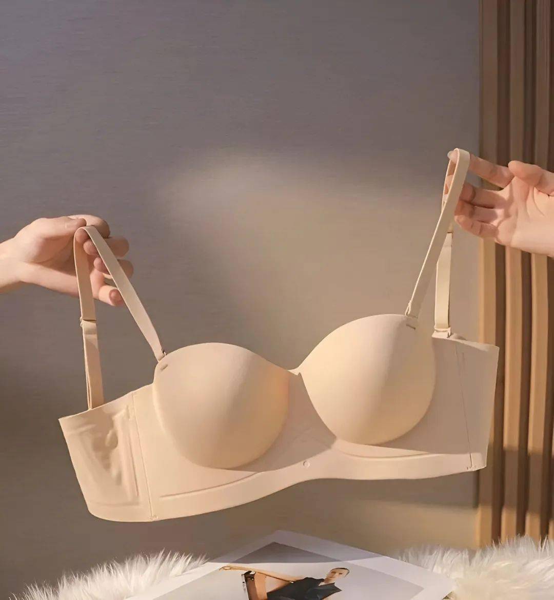 我闺蜜也是妥妥的"小平板身材",她曾经一度跟我吐槽:"巧妇难为无米之