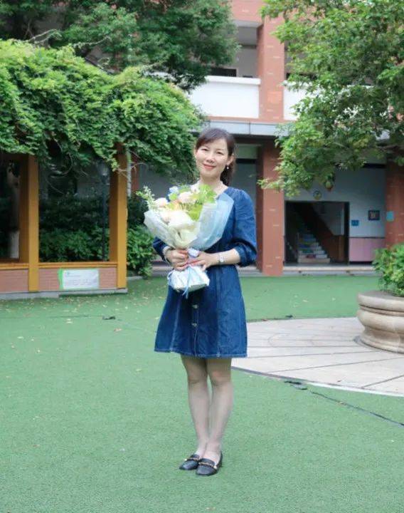 徐芳金陵小学和园校区推荐词:六(8)班林梓晗:徐老师在我眼中"电"力