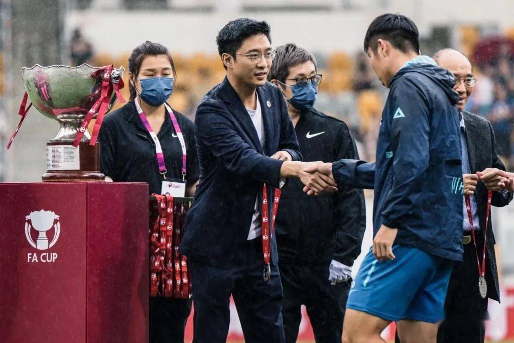 霍英东长子将从香港足协退休,接班人不是霍启刚而是他的弟弟_霍启山