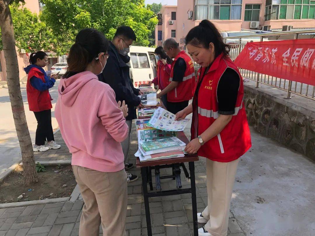真正实现阅读与群众的"零距离",永济市图书馆通过"流动图书车"使馆藏
