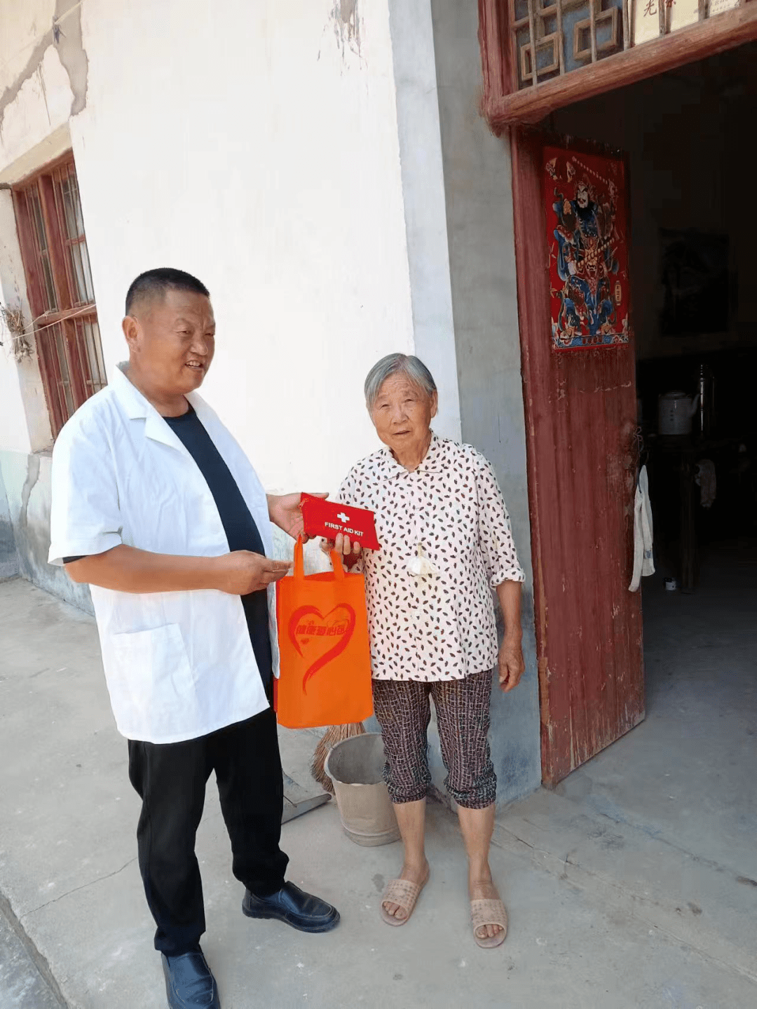 云梦曾店镇:小小"健康包"浓浓关爱情_防护_防疫_口罩