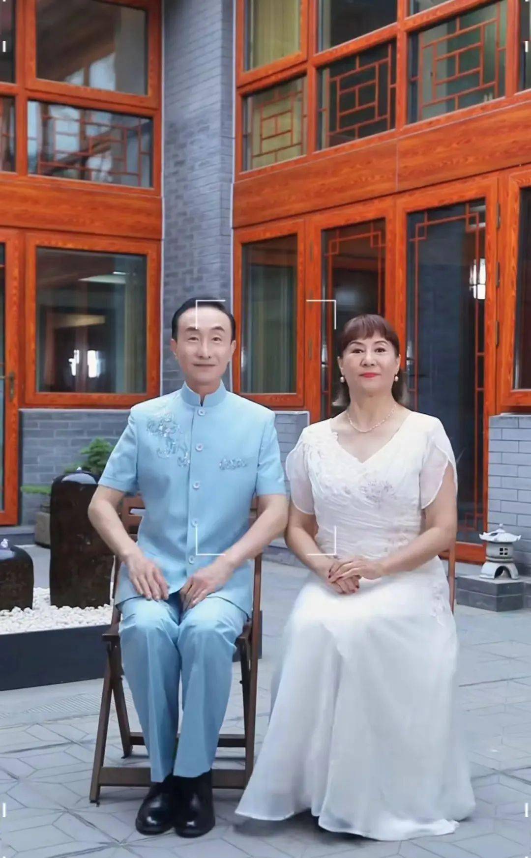 基因强大俩孙女酷似爷爷,四合院豪宅疑上亿_巩天阔_儿子_留胡子