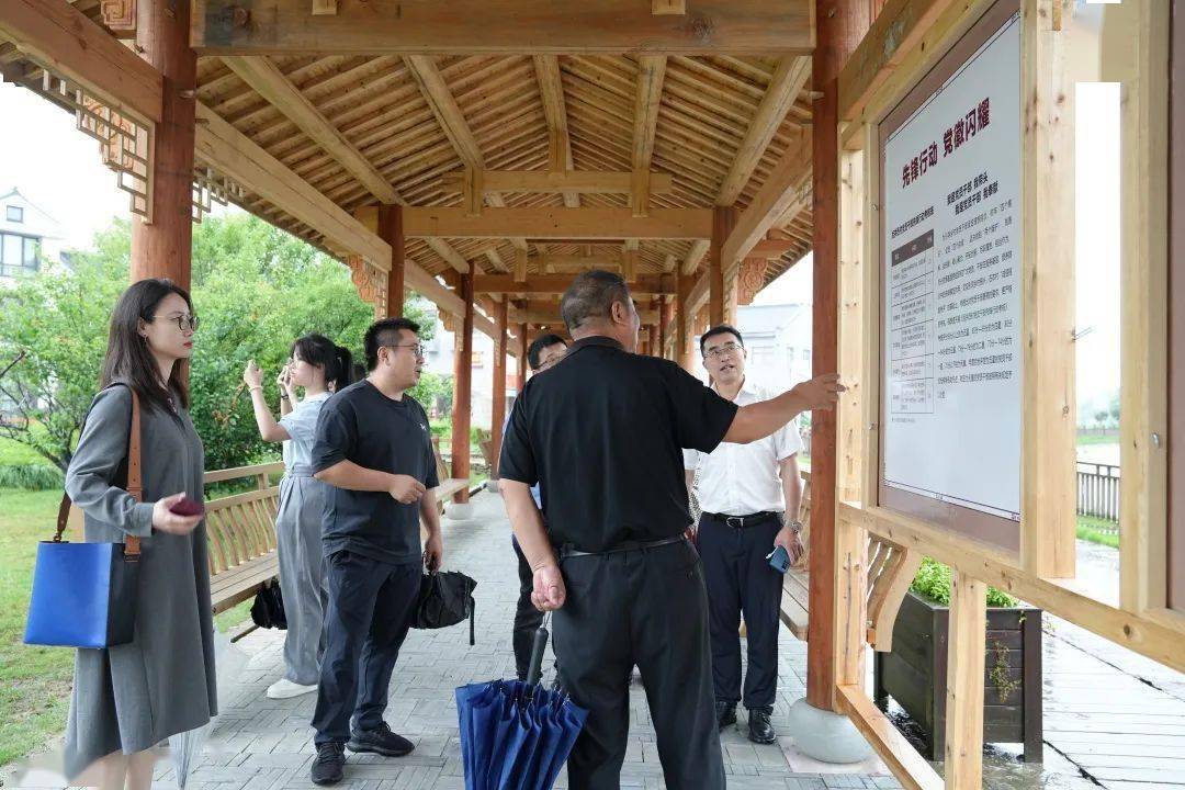 會後,浙江藝術職業學院手工藝學院一行走訪了塗茨鎮錢倉村與旭拱岙村