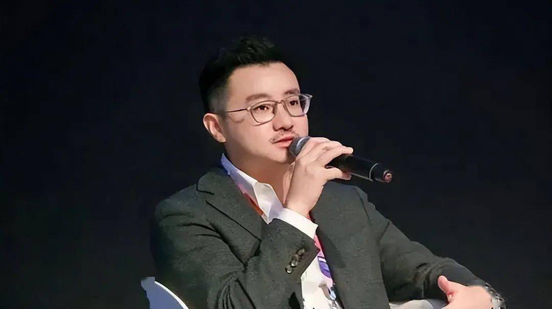 恩施首富开小酒馆,挣到120亿身家_徐炳忠_海伦_门店