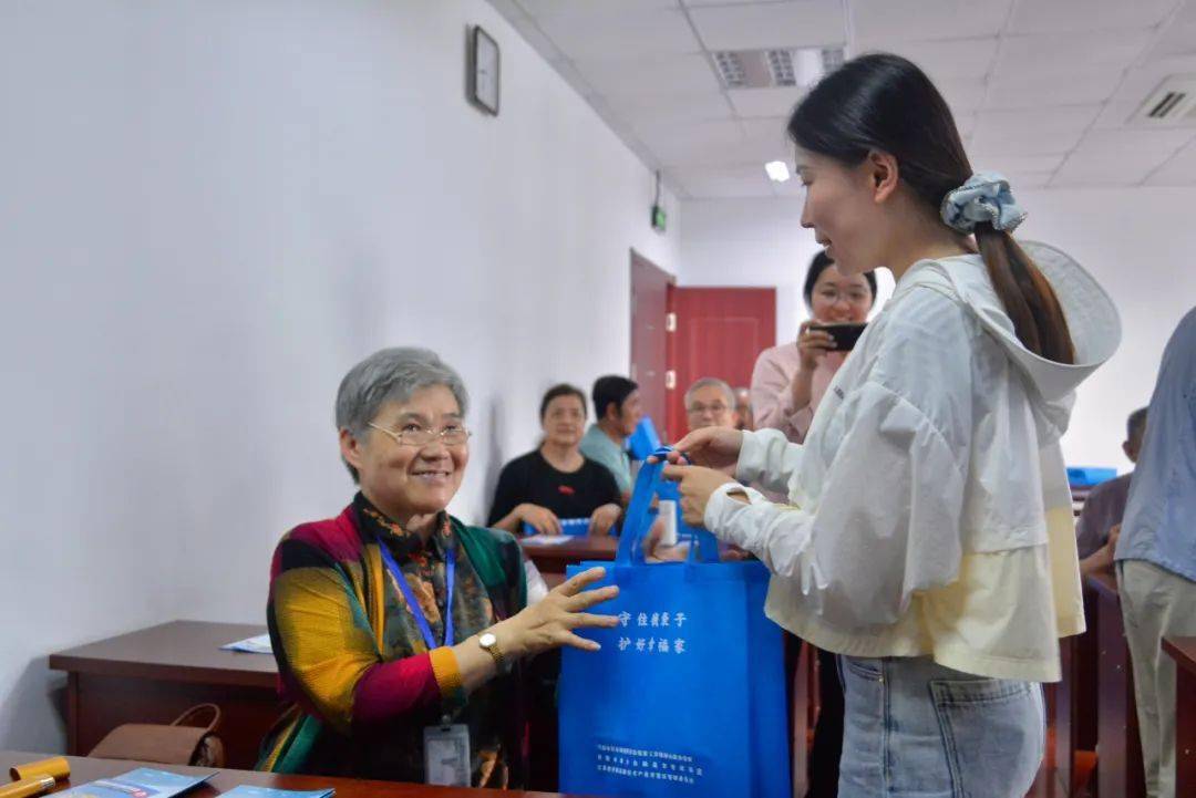 丹阳首个!在这所大学授牌↓_防范_宣传_非法