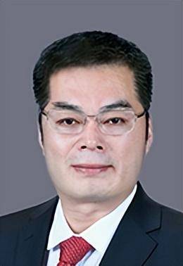 牛栓文,1974年生,正高级工程师,中国石油大学博士研究生.