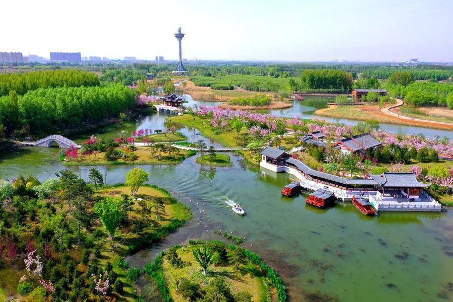 作为三晋大地一颗璀璨明珠的长治漳泽湖国家城市湿地公园,迎来一年中