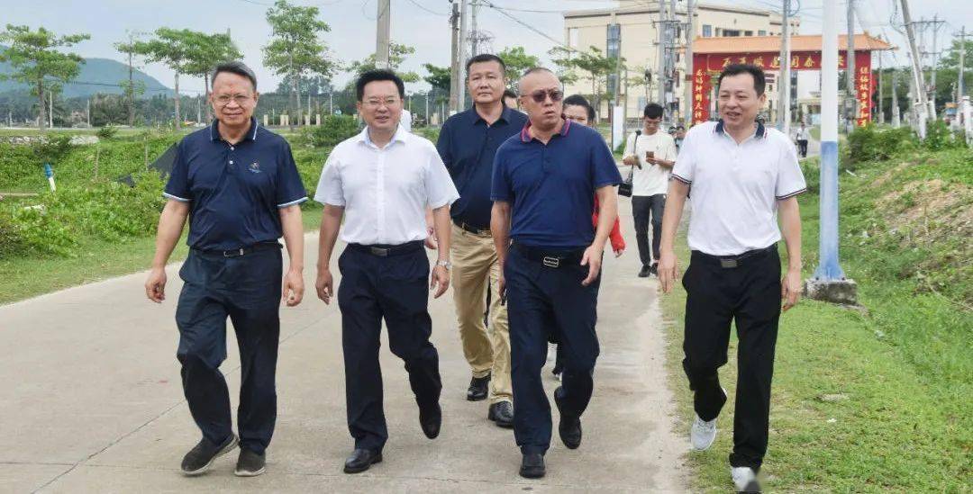 万宁市人大常委会主任陈创禄,副主任