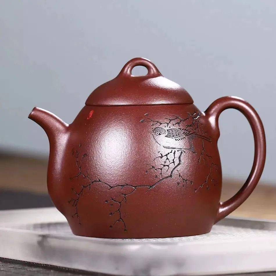 这次给大家带来的几款收藏款花货紫砂壶,就是来自朱可心第三代传人