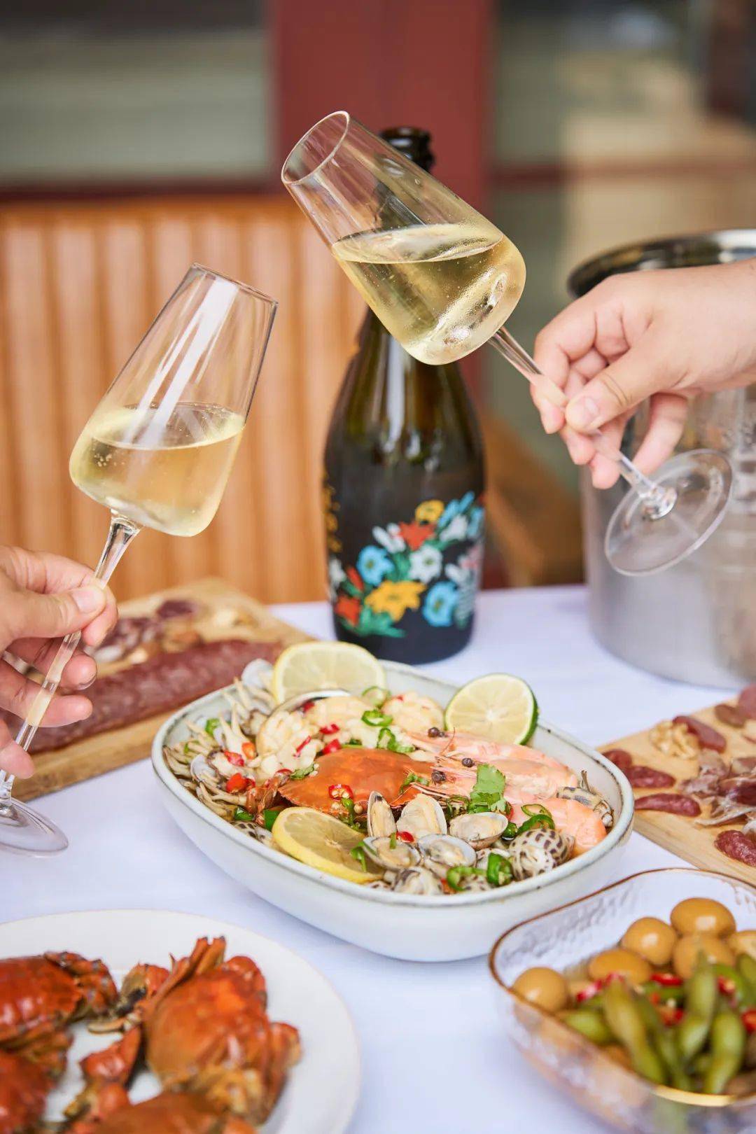 好味食谱 | 用小海鲜碰撞起泡酒,才是夏日的开始_朋友_口感_食材