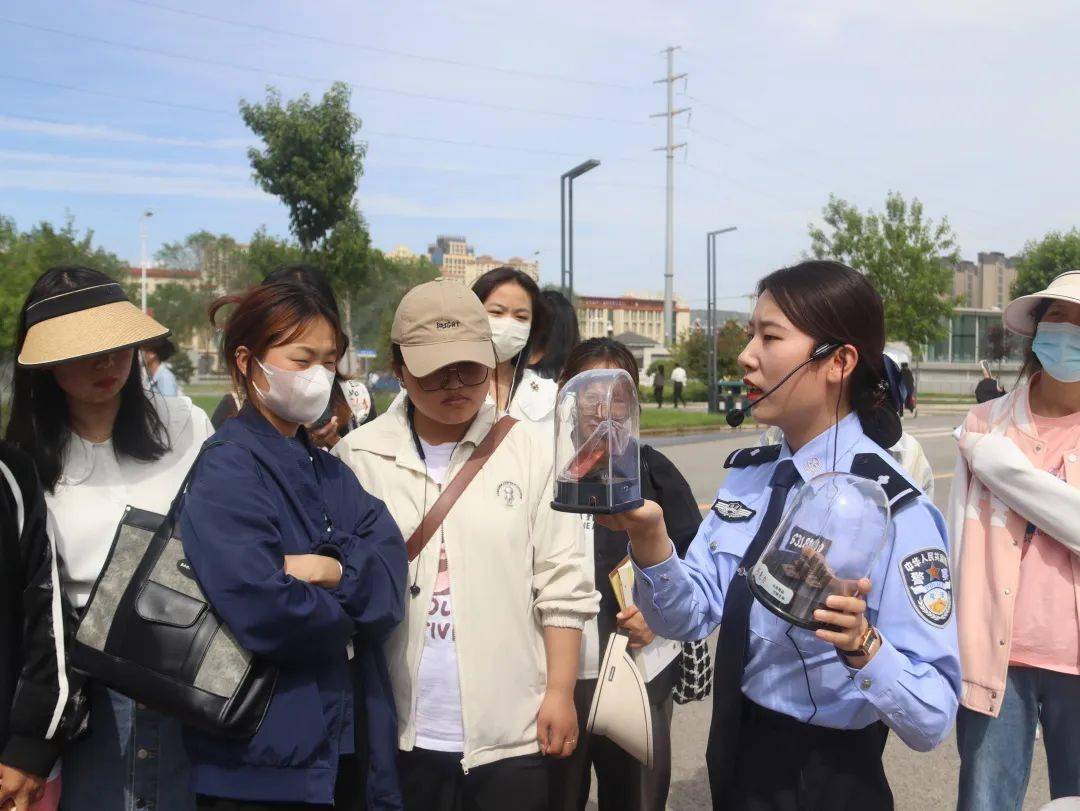 走进青海民族大学6月14日,15日省女子强戒所禁戒毒流动宣传队分别走进