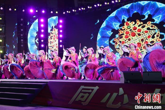 中央民族歌舞团走进宁夏青铜峡 