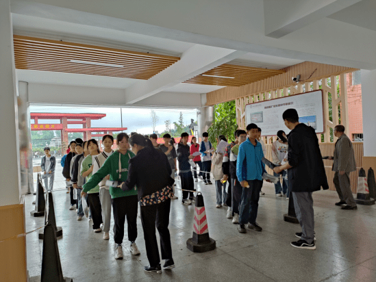 多图直击广安市中考!_考点_考生_考试