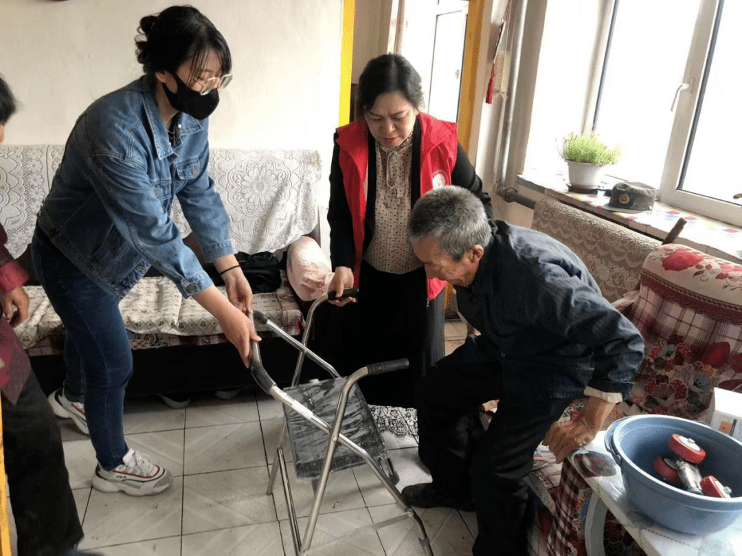 新时代文明实践丨图里河镇:辅助器具送上门 精准助残暖人心_残疾人