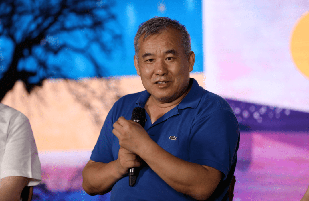 阎晶明先生认为,这是一部横空出世的作品,其内容声音强劲,动作夸张