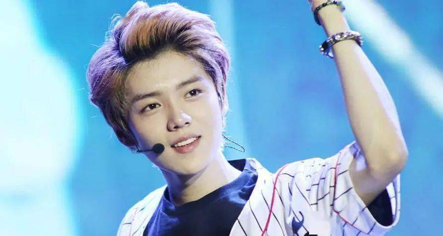 鹿晗接受邀请零片酬出演《战狼3》,他的回答引发了各方热议_电影_吴京