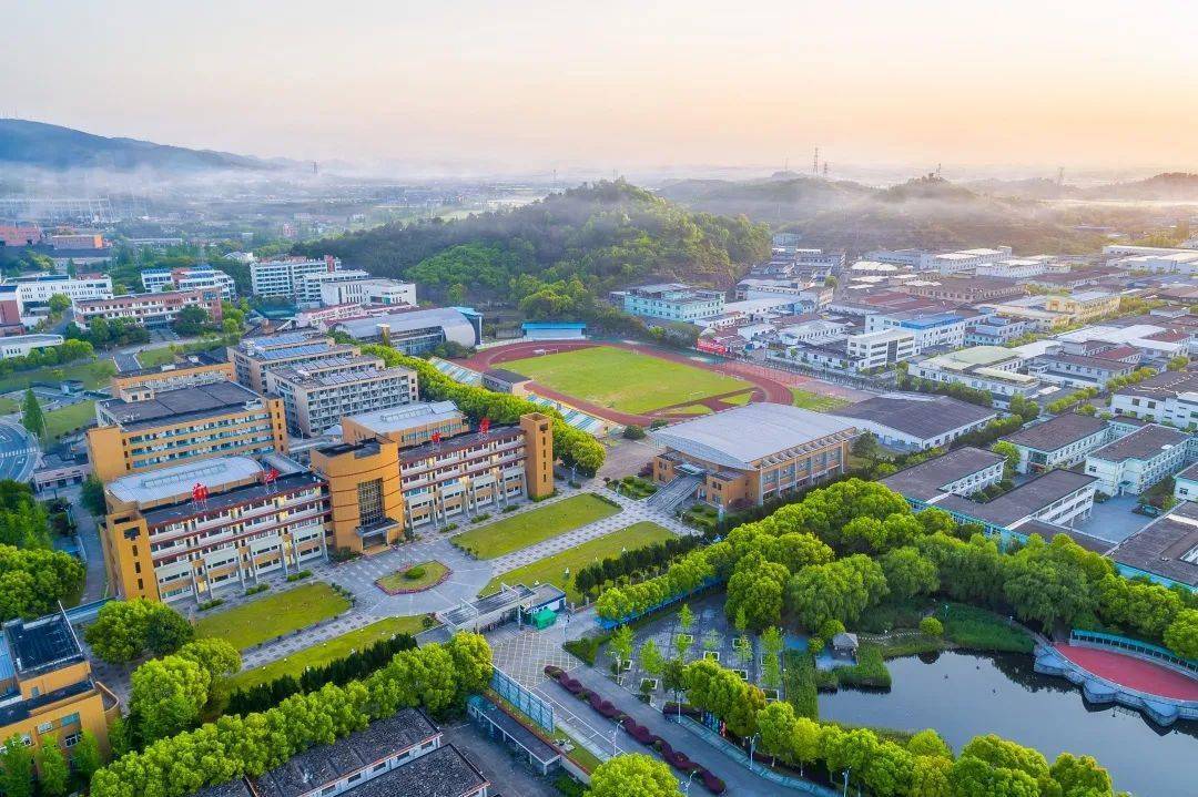 2021届,2022届鄞江中学高三学生被985以及211高校录取达到23人!