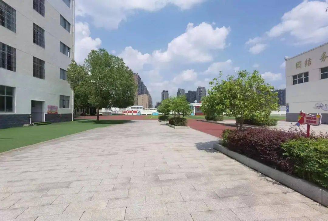 上饶银行《校园金话筒》走进景德镇市梨树园小学_足球_教育_故事