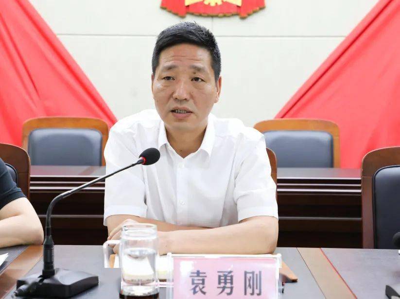 凝聚合力 护航亚运,楼塔镇召开机关工作例会_镇党委_环境_要求