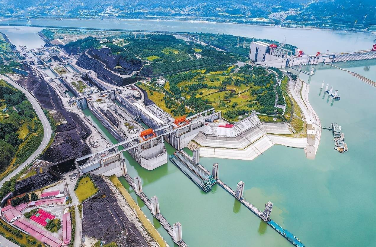 三峡船闸通航累计货运量达19.1亿吨_船舶_长江_运行