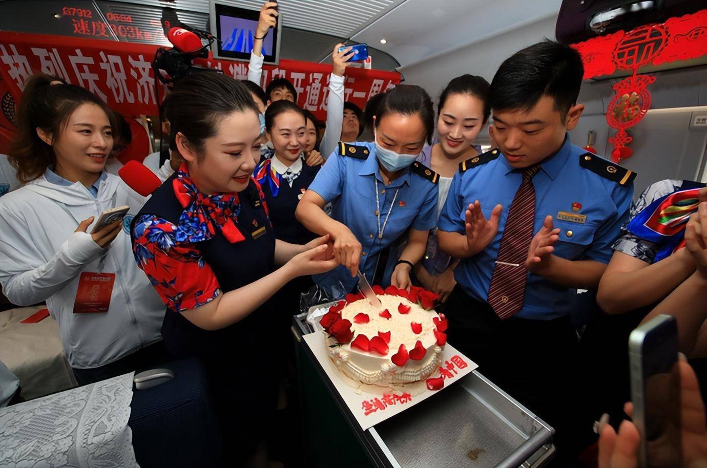 河南"米"字形高铁迎来一周年 高铁开出新动能_旅客_郑州_运营