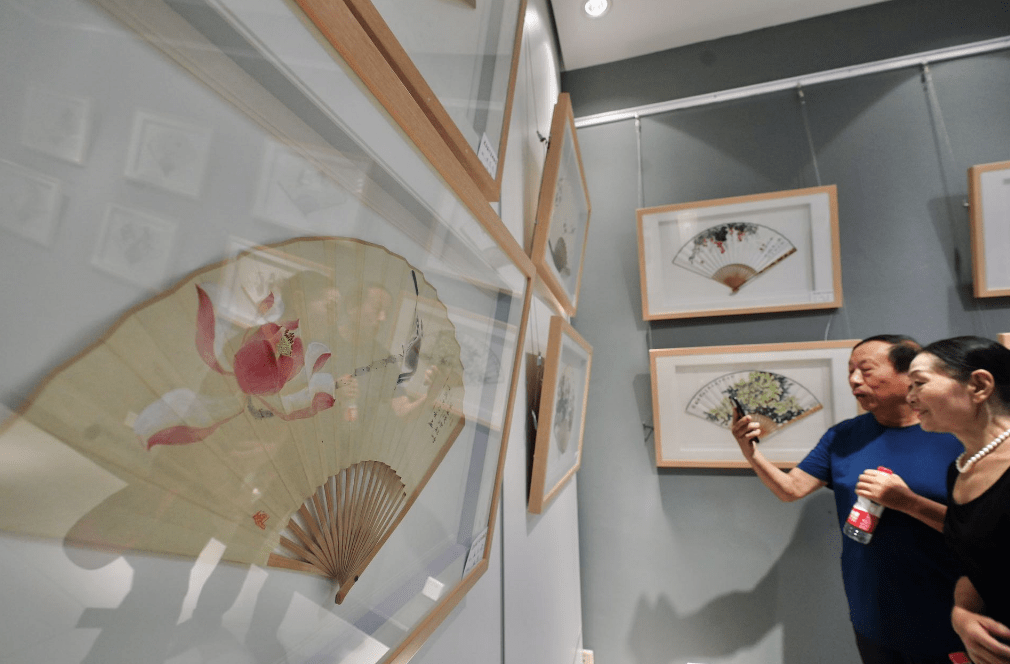 第五届北京扇子文化艺术展举办，100多件作品亮相_手机搜狐网