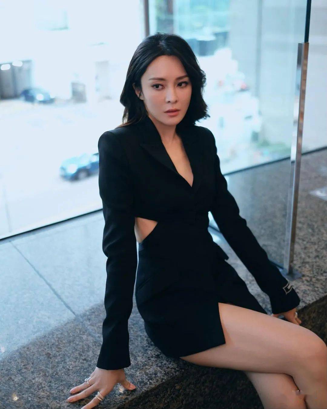 张曦雯西装look上阵 劲骚顶级无敌白滑大长腿_kelly_身材_设计