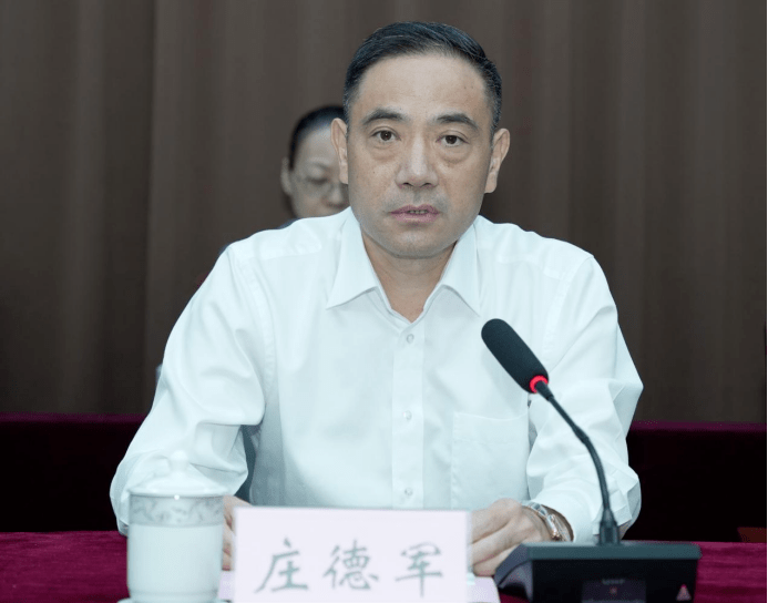 有轨电车与公交公司重组 集团公司揭牌!